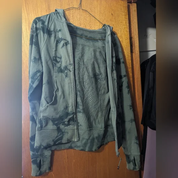 Lululemon Sweater - Picture 3 of 3